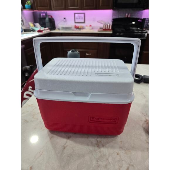 Rubbermaid 6 Pack Cooler Lunch Box Never Used - Picture 1 of 6